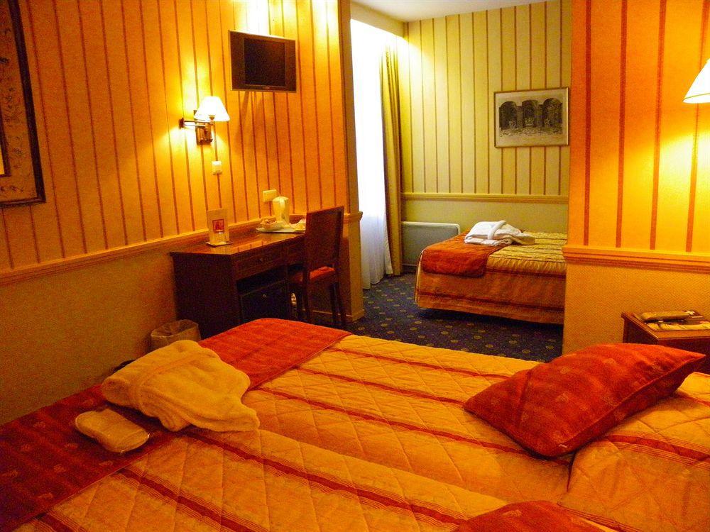 Hotel Poussin Παρίσι Εξωτερικό φωτογραφία