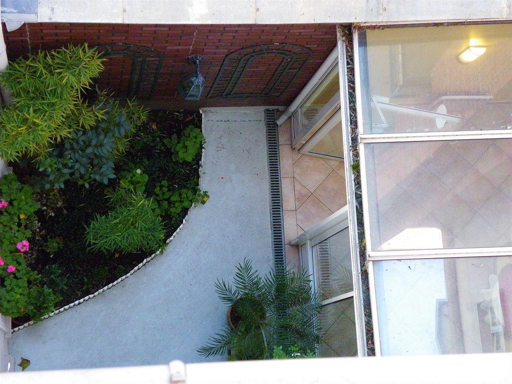 Hotel Poussin Παρίσι Εξωτερικό φωτογραφία
