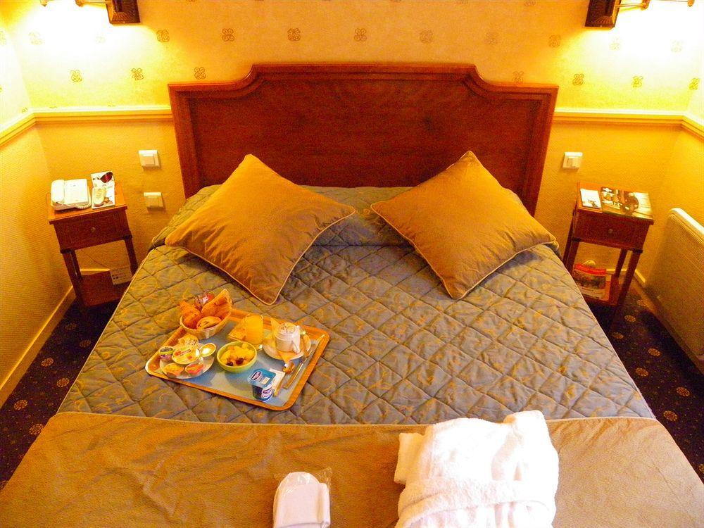 Hotel Poussin Παρίσι Εξωτερικό φωτογραφία