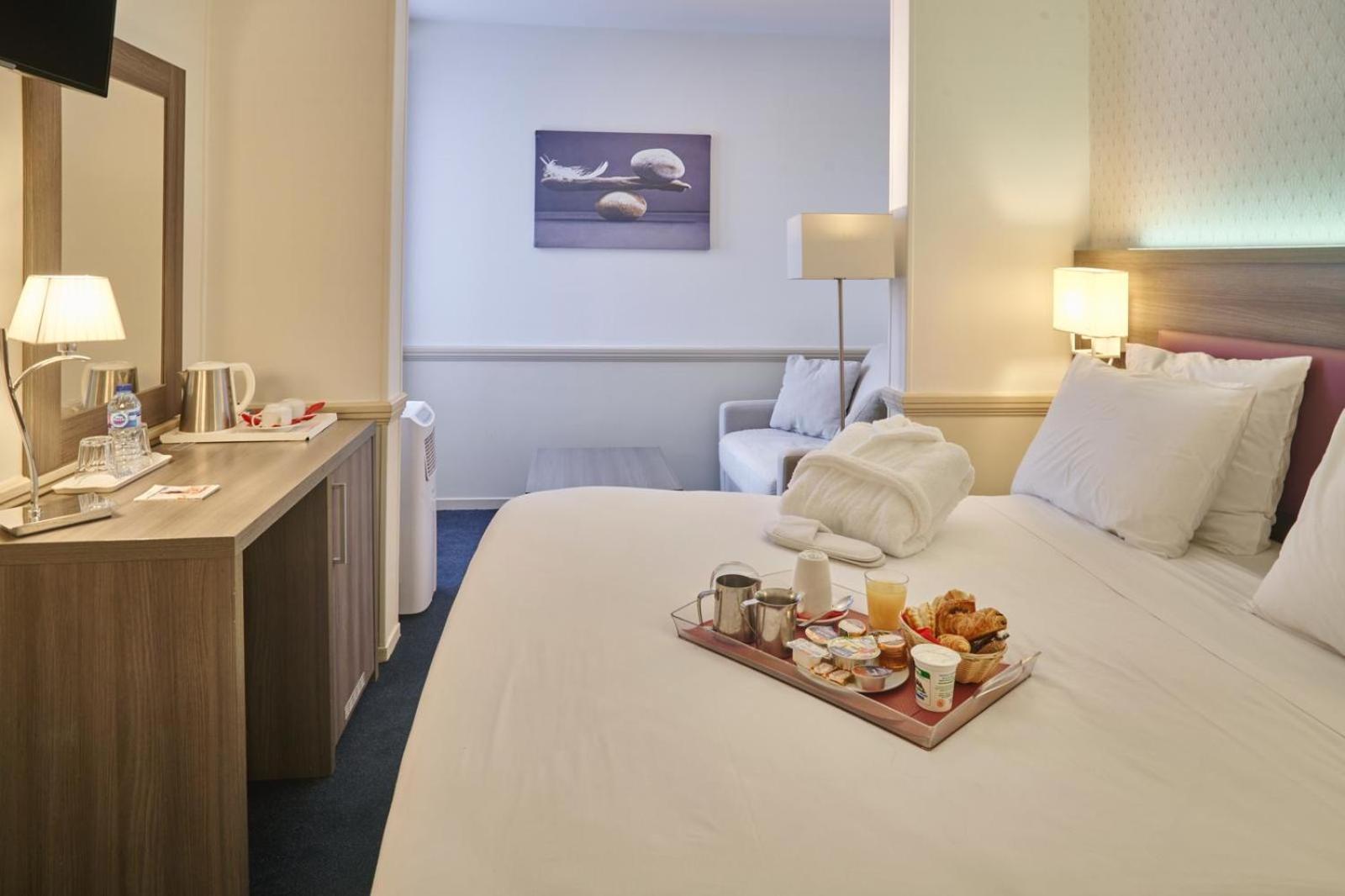 Hotel Poussin Παρίσι Εξωτερικό φωτογραφία