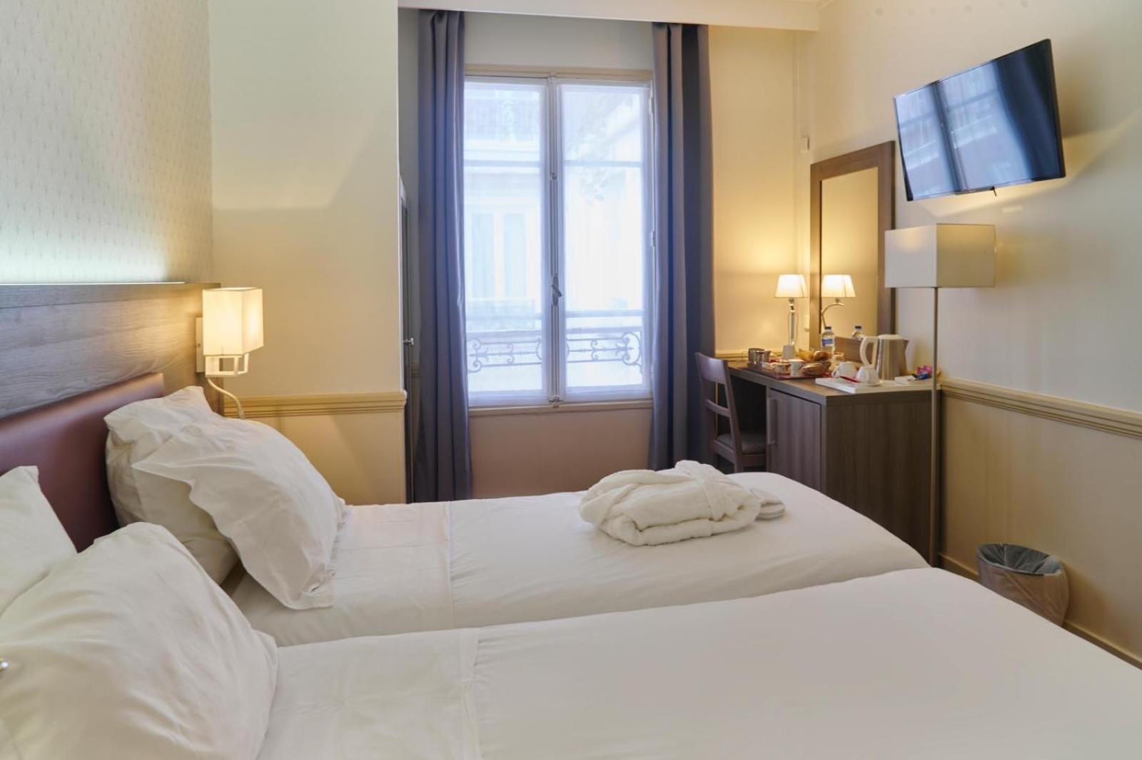Hotel Poussin Παρίσι Εξωτερικό φωτογραφία