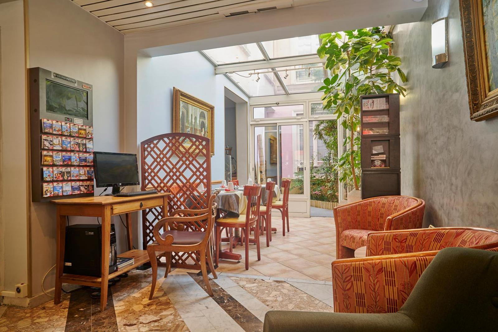Hotel Poussin Παρίσι Εξωτερικό φωτογραφία