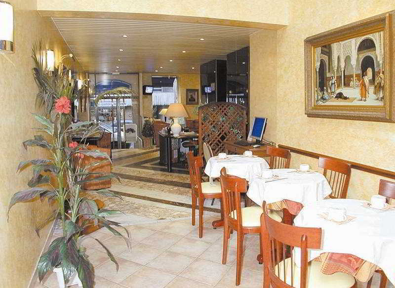 Hotel Poussin Παρίσι Εστιατόριο φωτογραφία