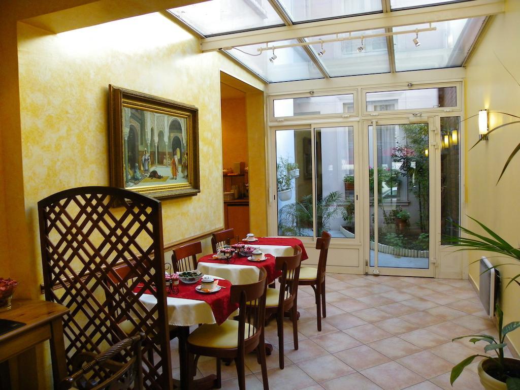 Hotel Poussin Παρίσι Εξωτερικό φωτογραφία